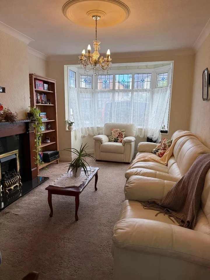 Room Marshalls Drive in Greater London