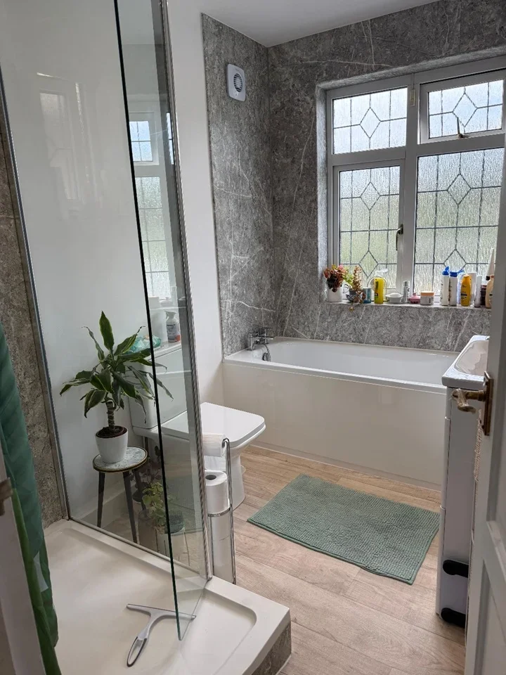 Room Marshalls Drive in Greater London