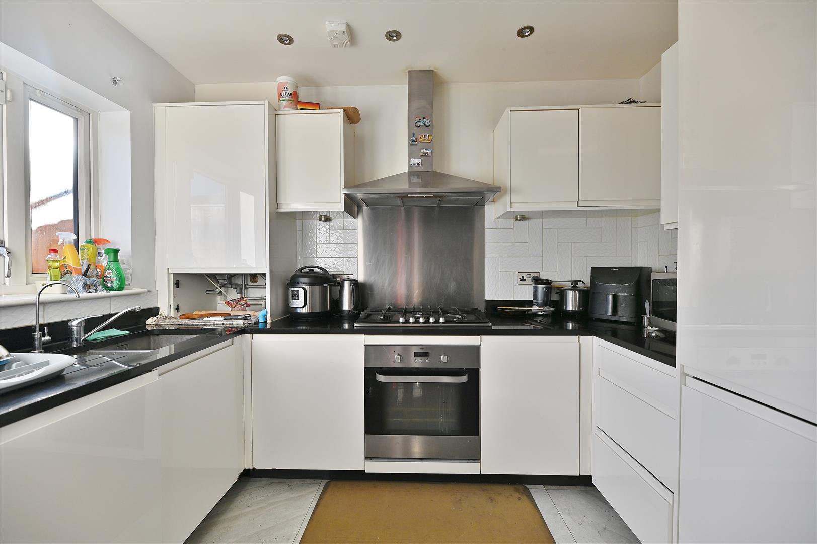 Room Reservoir Way in Greater London