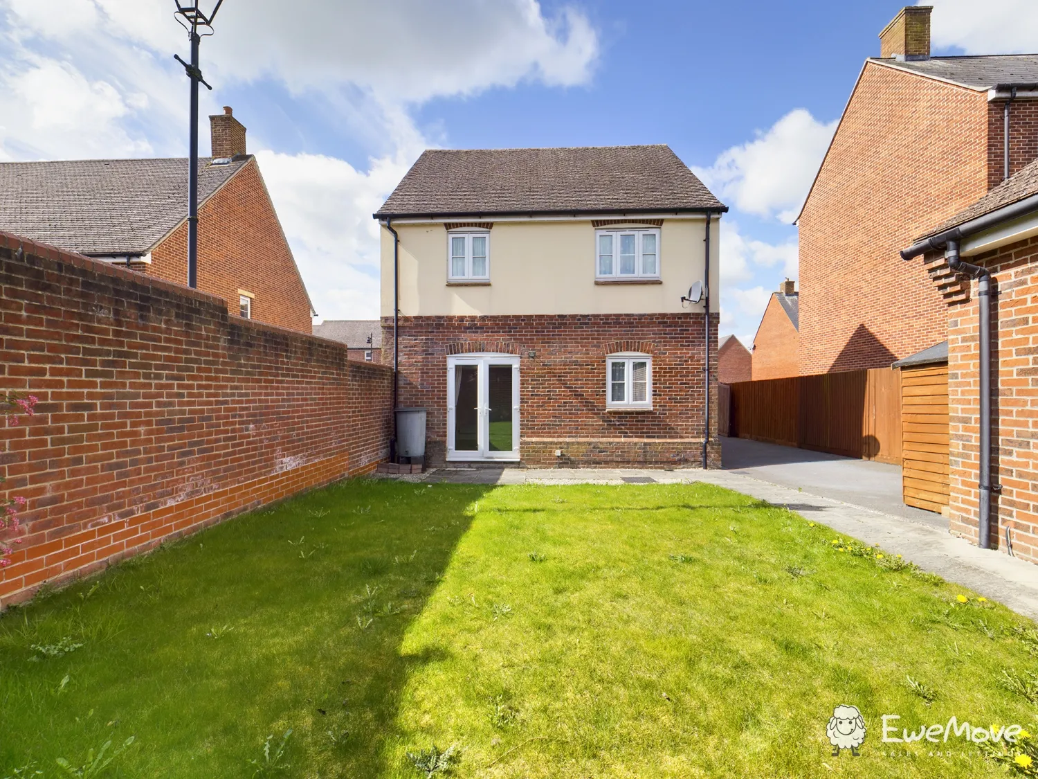 House Redworth Drive in Amesbury