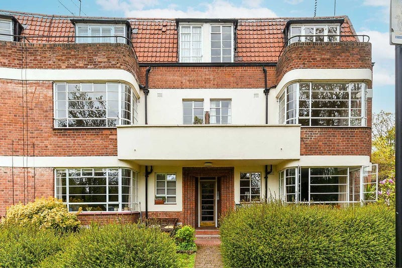 Room Greenway Close in Greater London