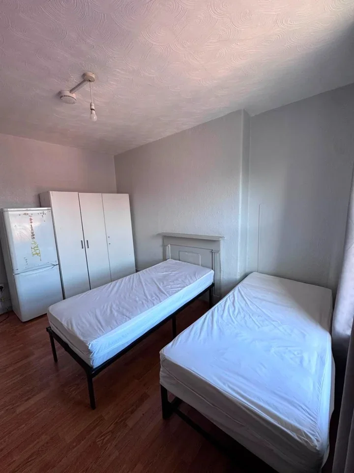 Room Chicksand Street in Greater London