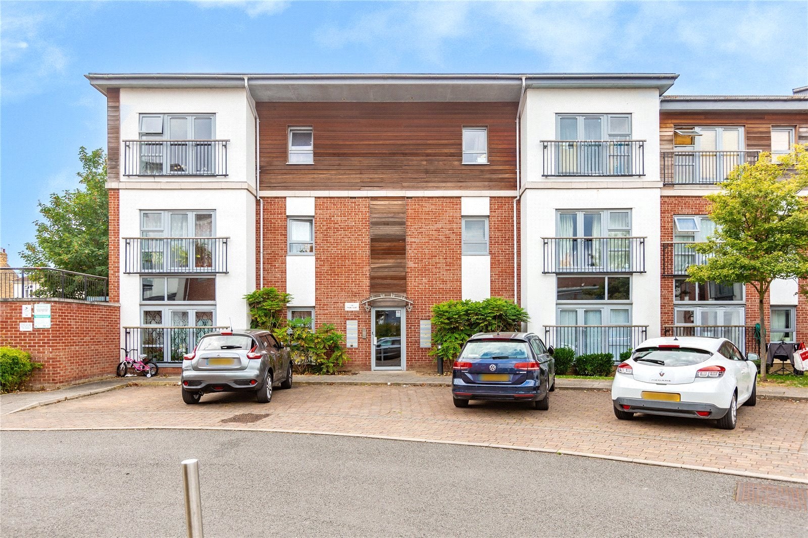Flat Brooklands Avenue in Greater London