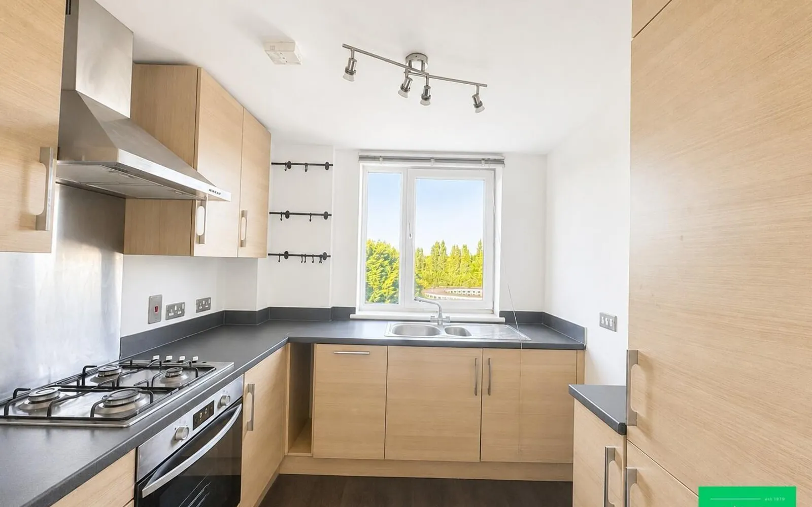 Flat Lankaster Gardens in Greater London