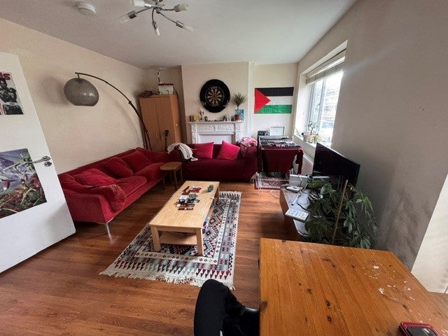 Room Monclar Road in Greater London