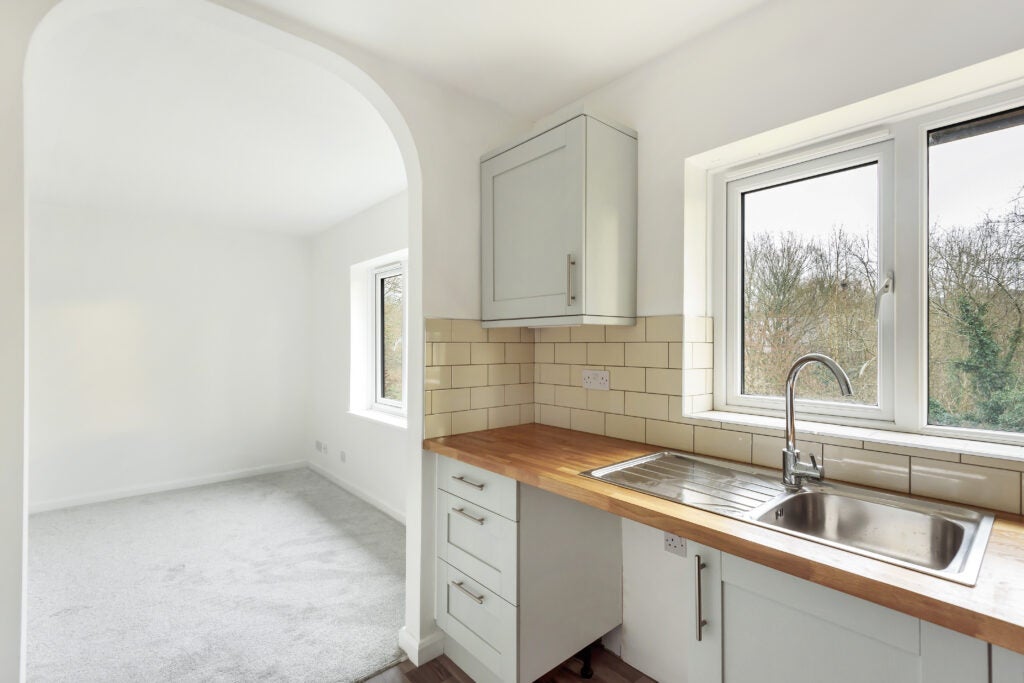 Flat Timbermill Court in Waverley
