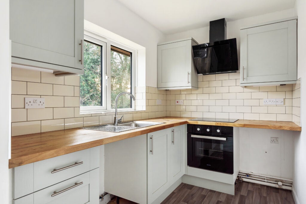 Flat Timbermill Court in Waverley