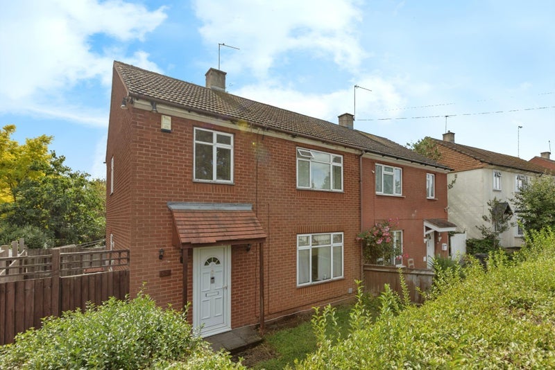 Room Ravensbury Road in Greater London