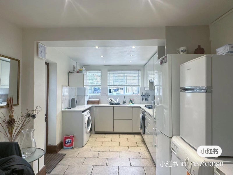 Room Balmoral Road in Greater London
