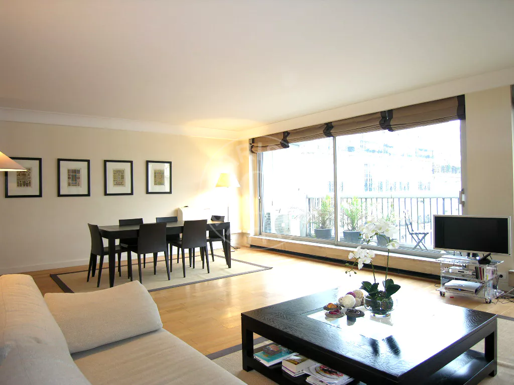 Appartement Rue Paul Valéry à Paris