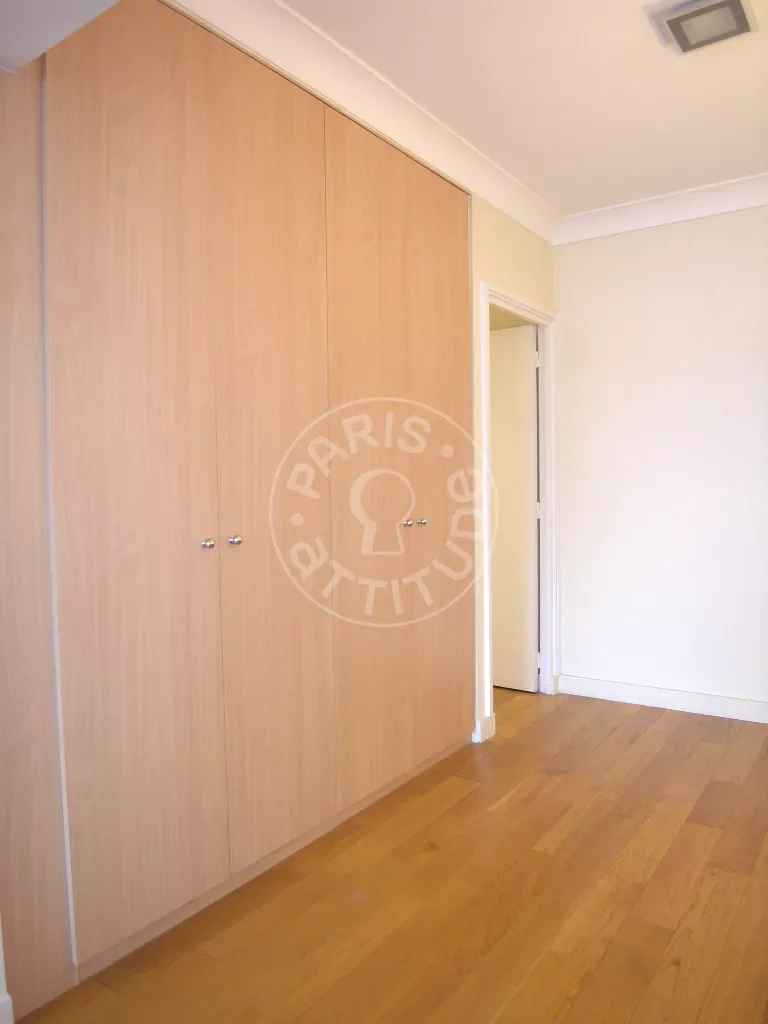 Appartement Rue Paul Valéry à Paris