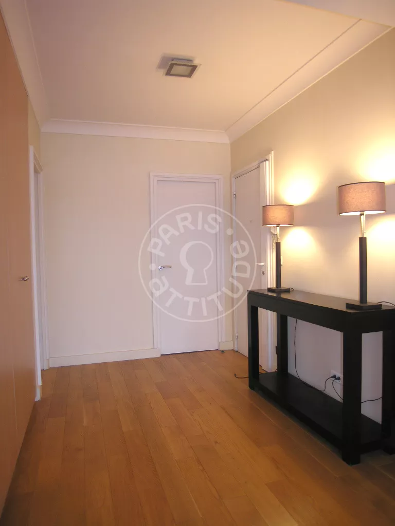 Appartement Rue Paul Valéry à Paris