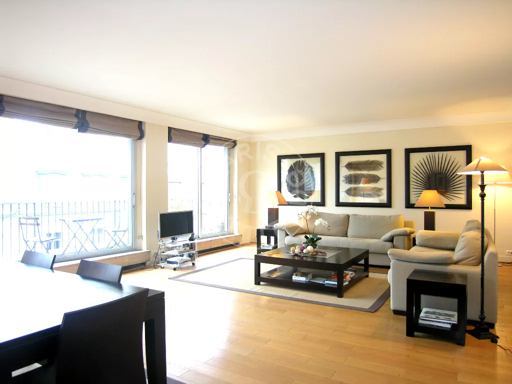 Appartement Rue Paul Valéry à Paris