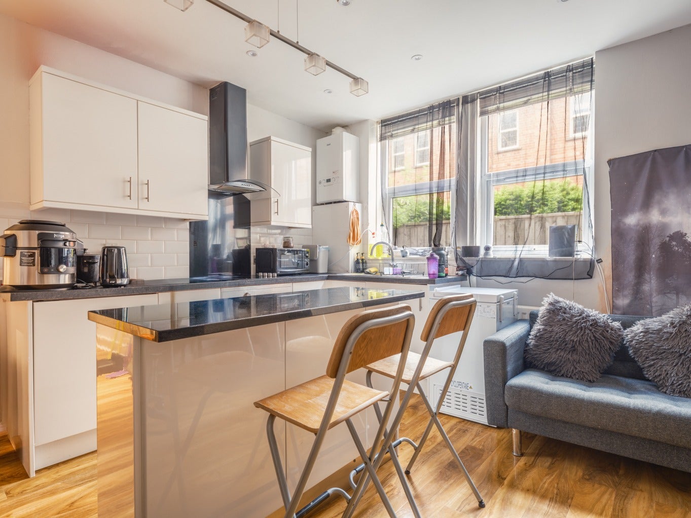 Flat Eskdale Terrace in Newcastle upon Tyne