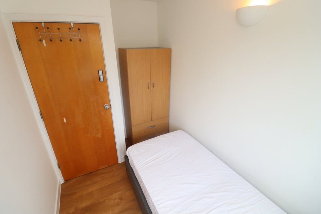 Room Globe Road in Greater London