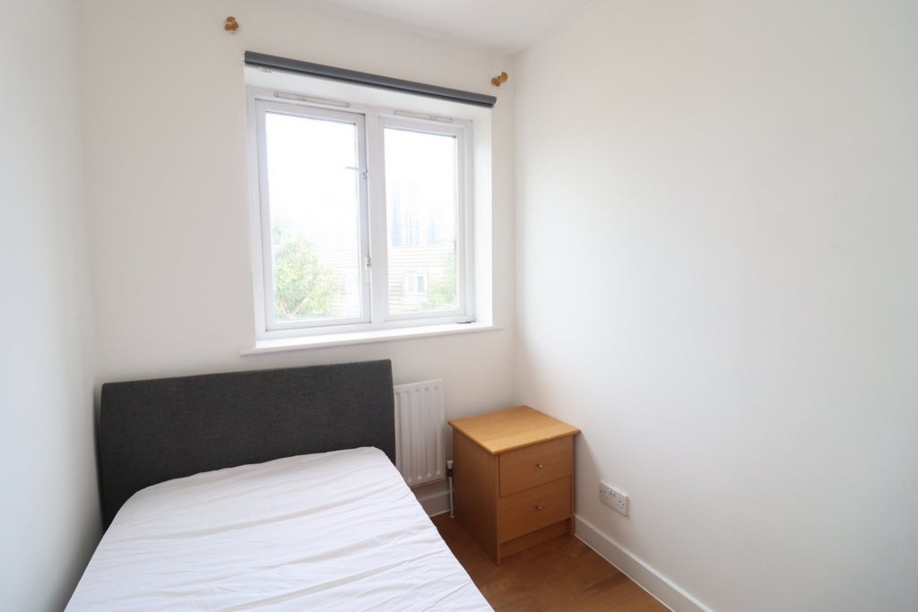 Room Globe Road in Greater London