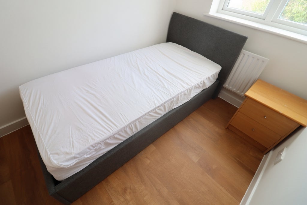 Room Globe Road in Greater London