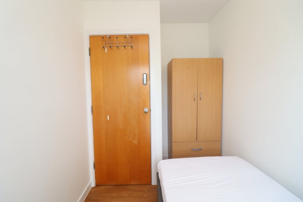 Room Globe Road in Greater London