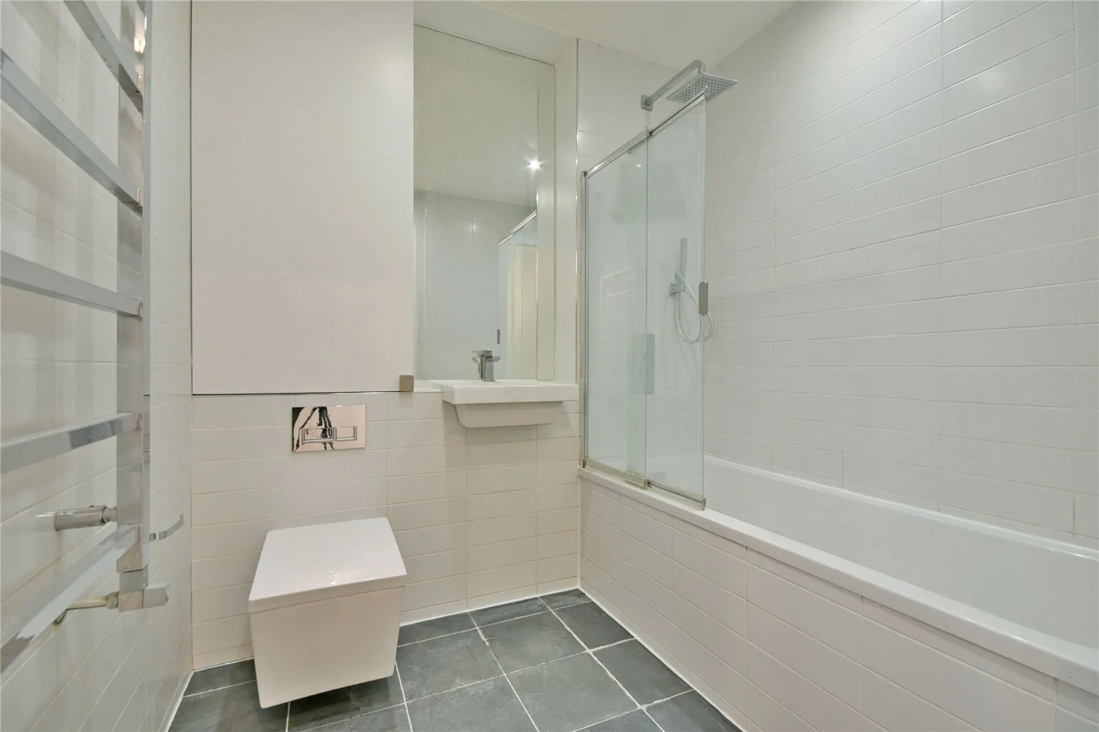 Flat Plumbers Row in Greater London