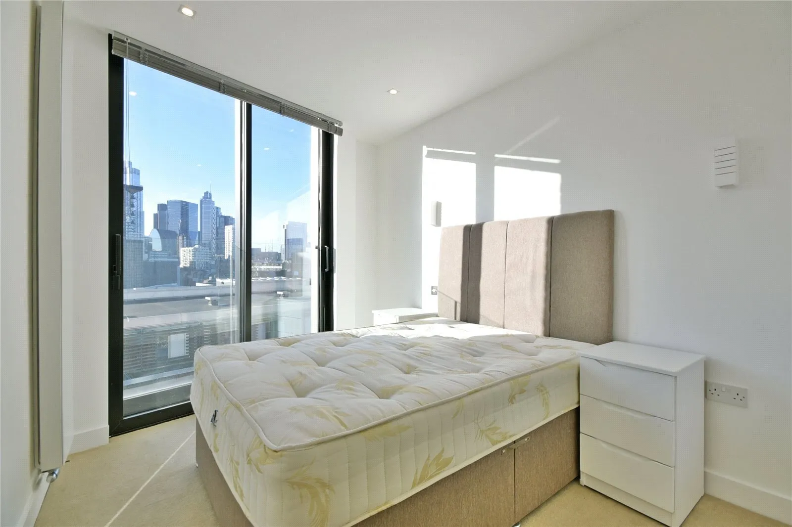Flat Plumbers Row in Greater London