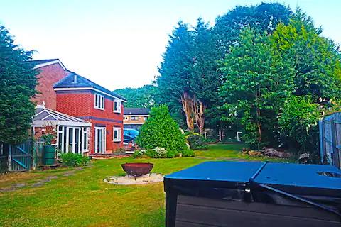 Room Cambridge Drive in Metropolitan Borough of Solihull