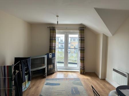 Flat Critchley Avenue in Dartford