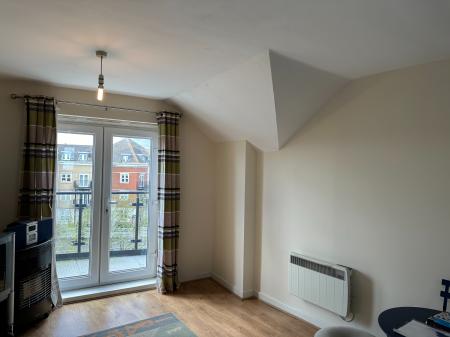 Flat Critchley Avenue in Dartford