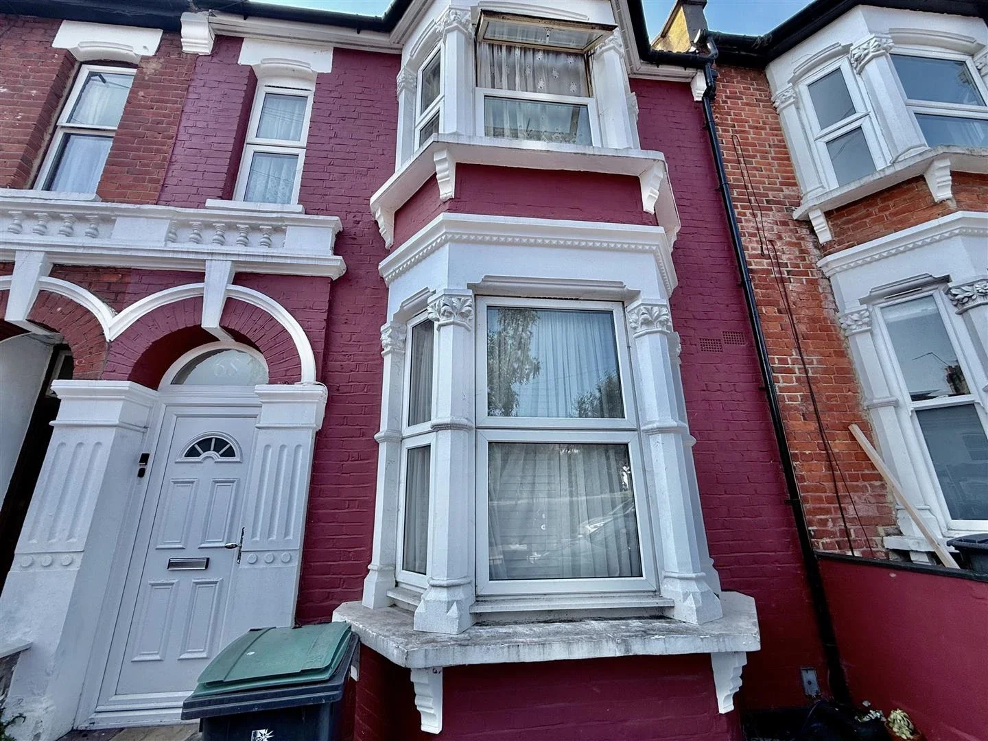 Flat Cranbrook Park in Greater London