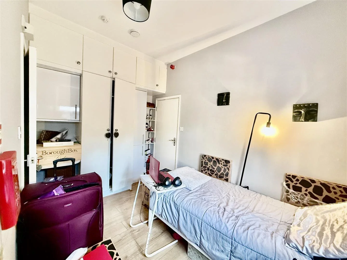 Flat Cranbrook Park in Greater London