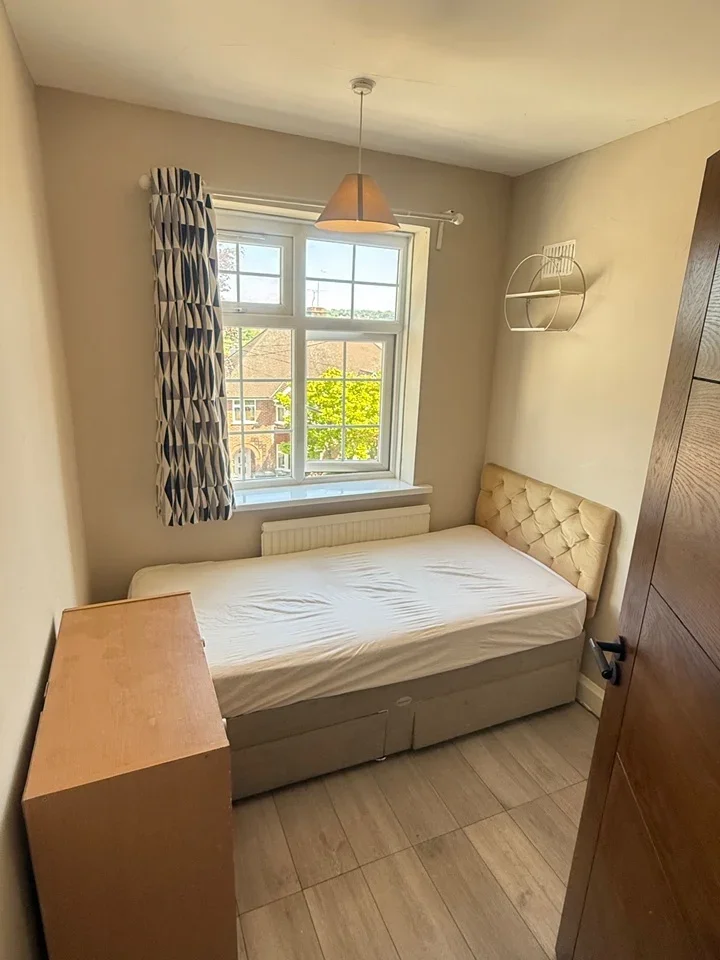 Room Colville Road in High Wycombe