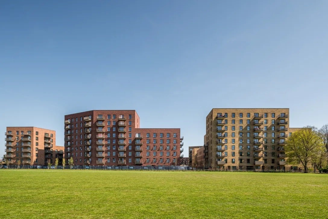 Flat Civic Street in Greater London