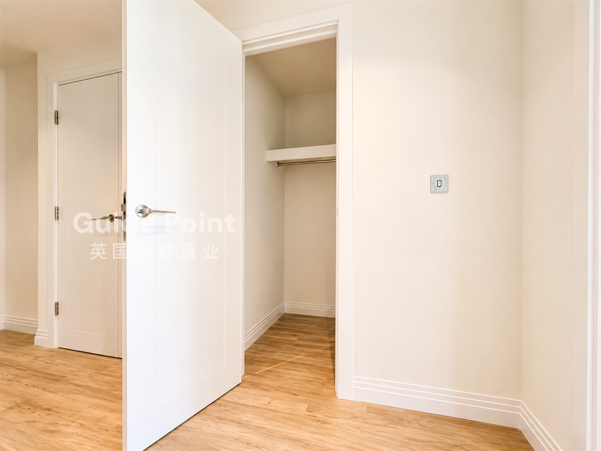 Flat Vauxhall Street in Greater London