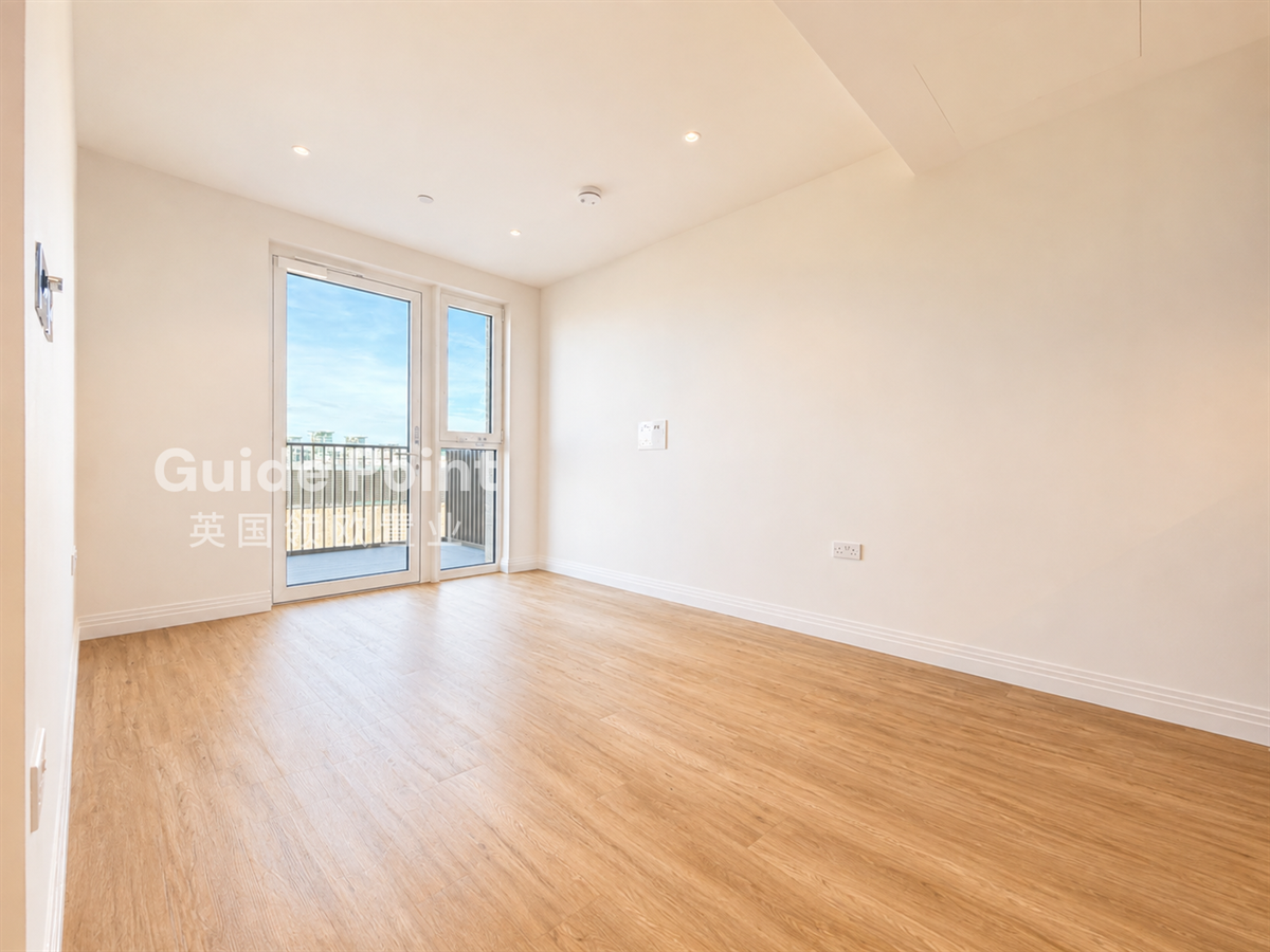 Flat Vauxhall Street in Greater London
