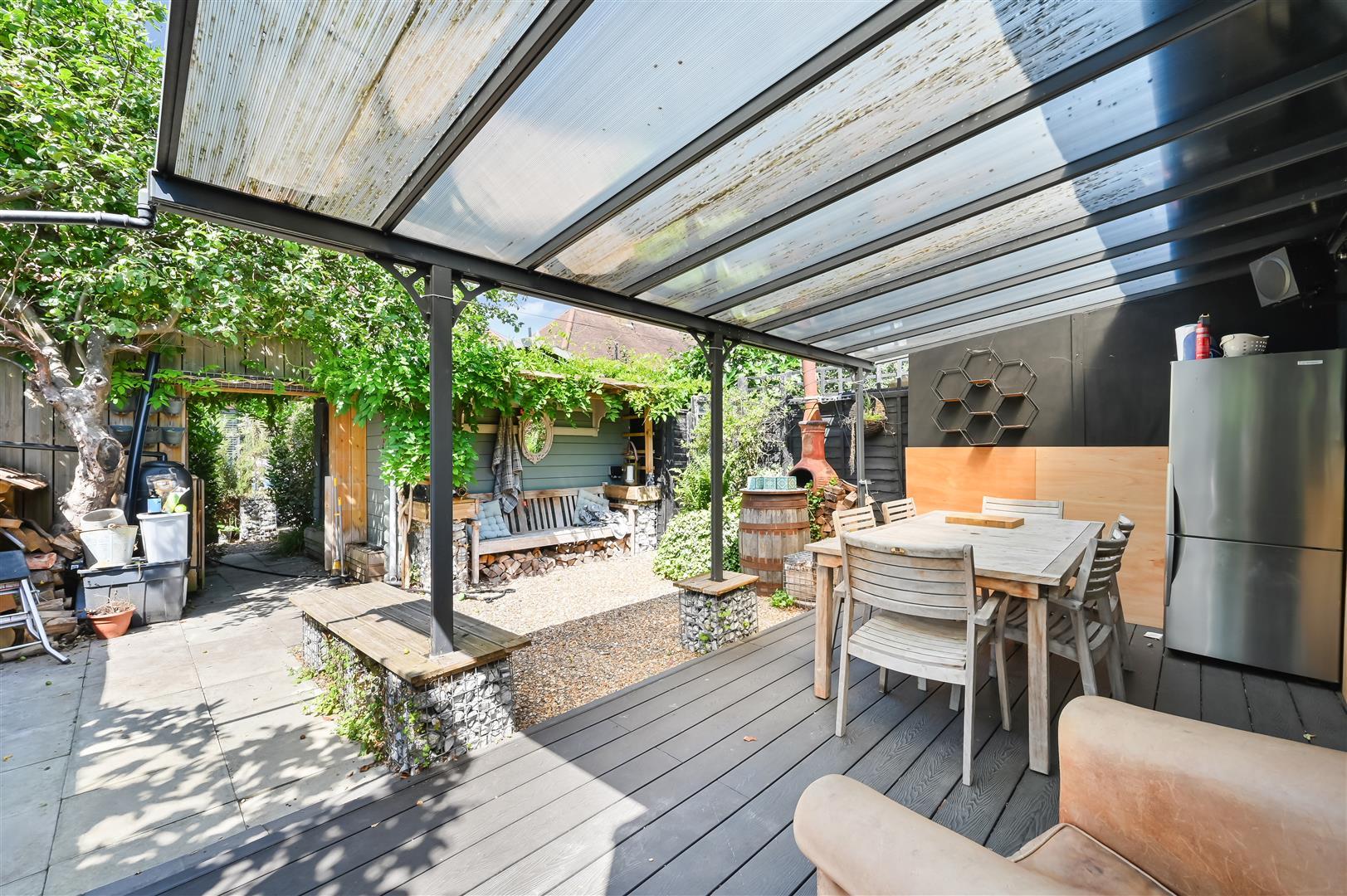 Flat Windermere Avenue in Greater London