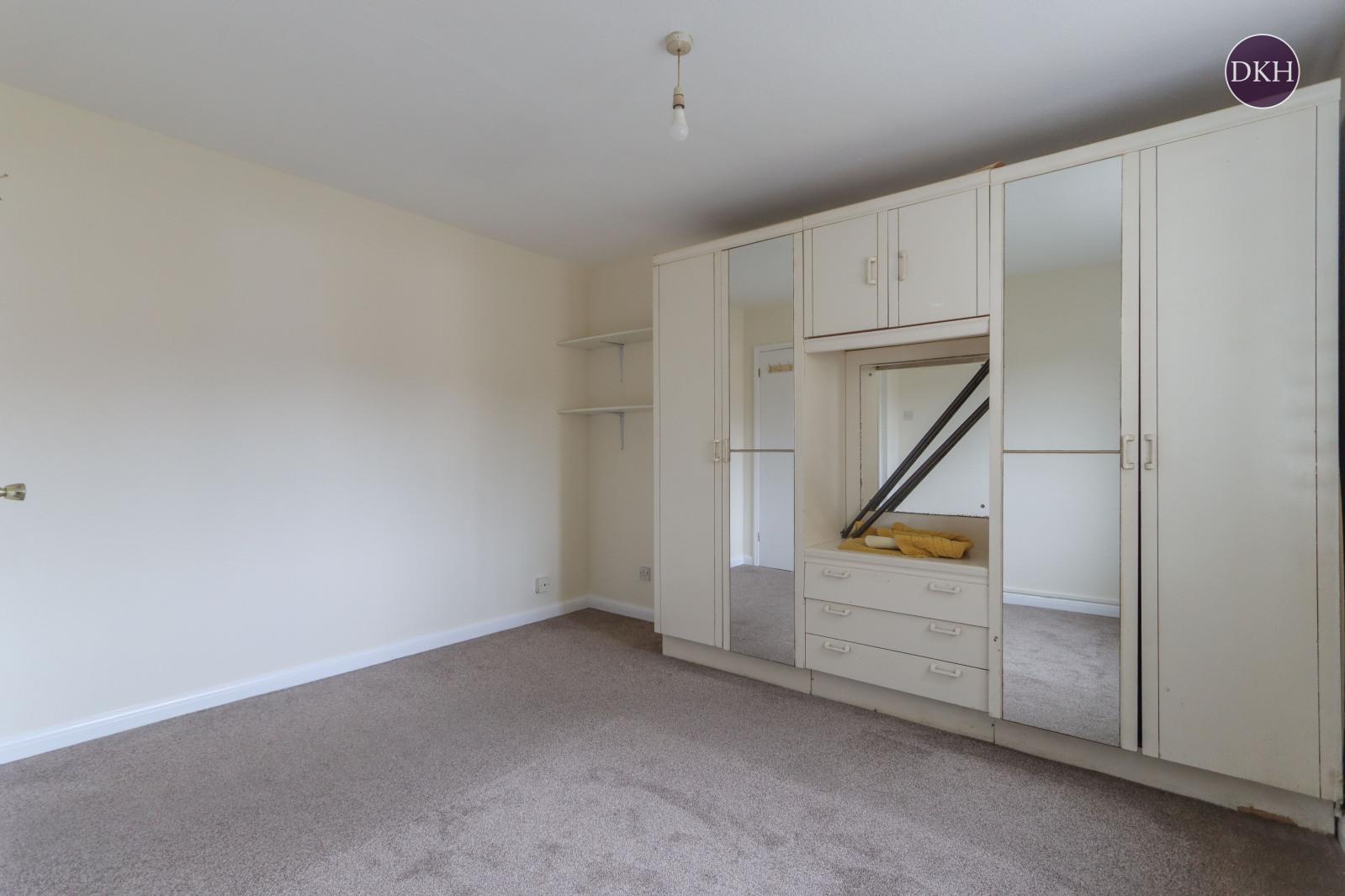 Flat Harwoods Road in Watford