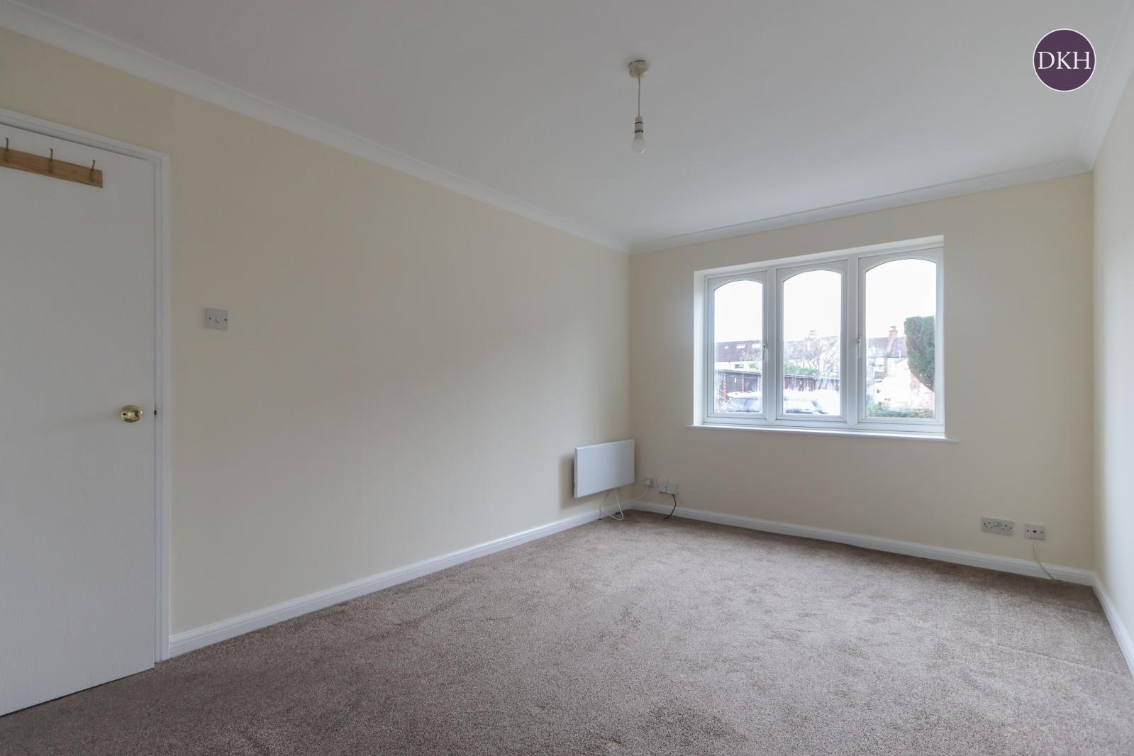 Flat Harwoods Road in Watford