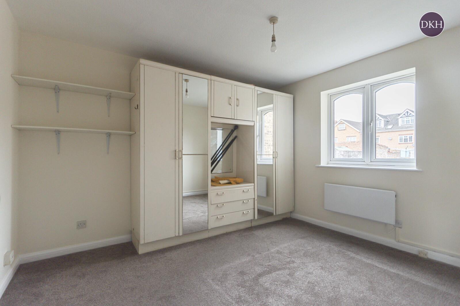 Flat Harwoods Road in Watford