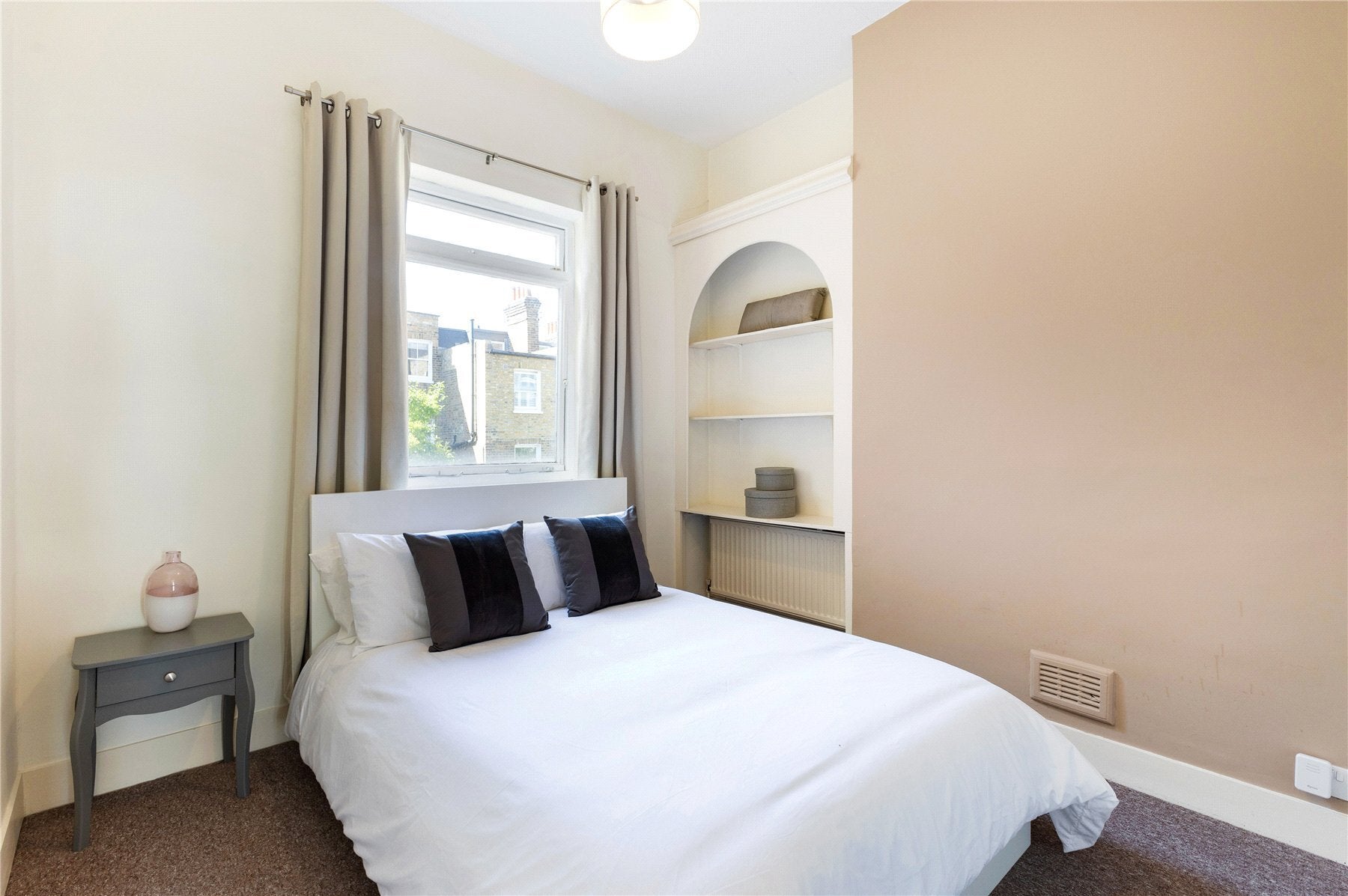 Flat Whittingstall Road in Greater London