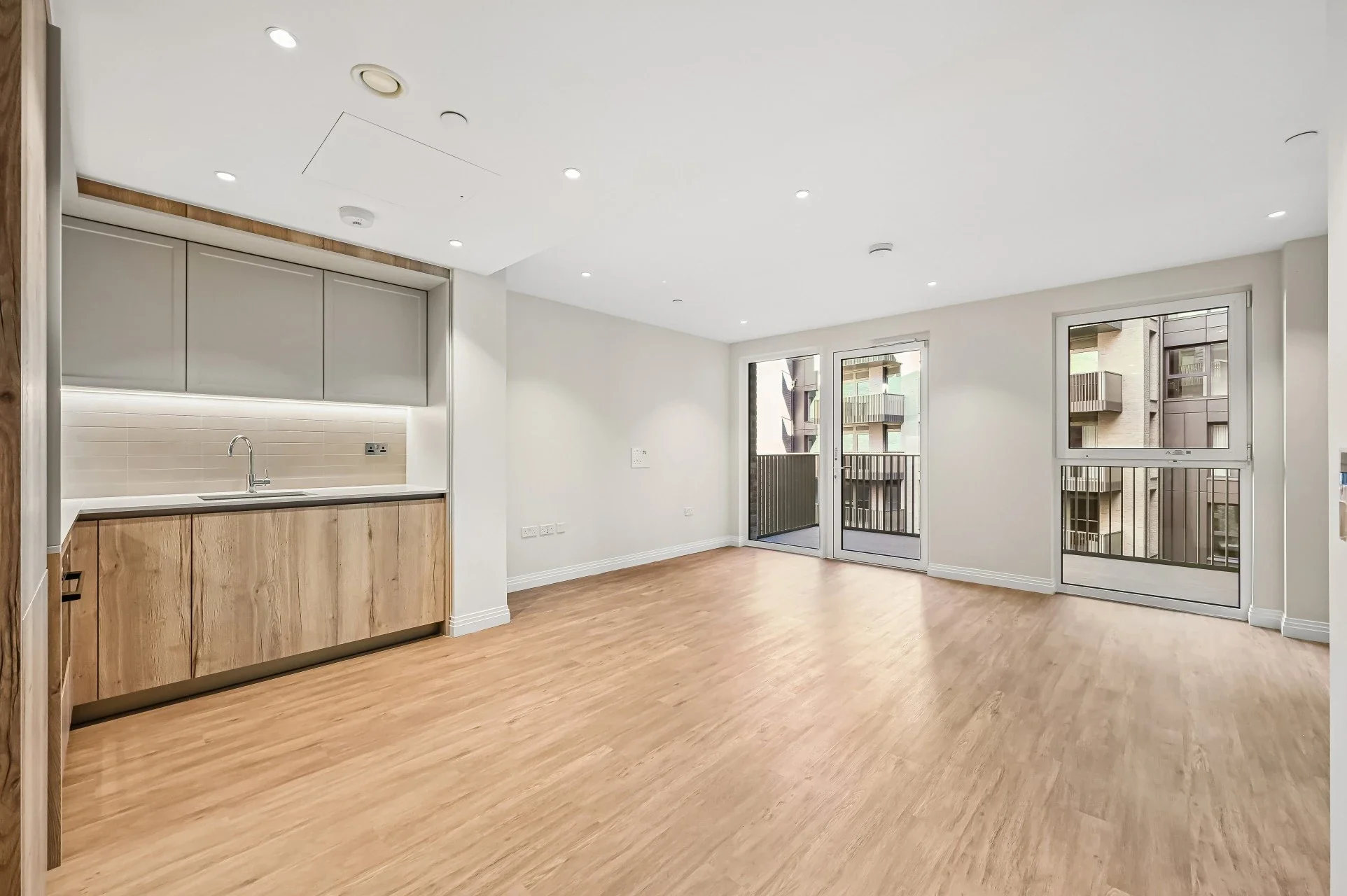 Flat Wincott Street in Greater London