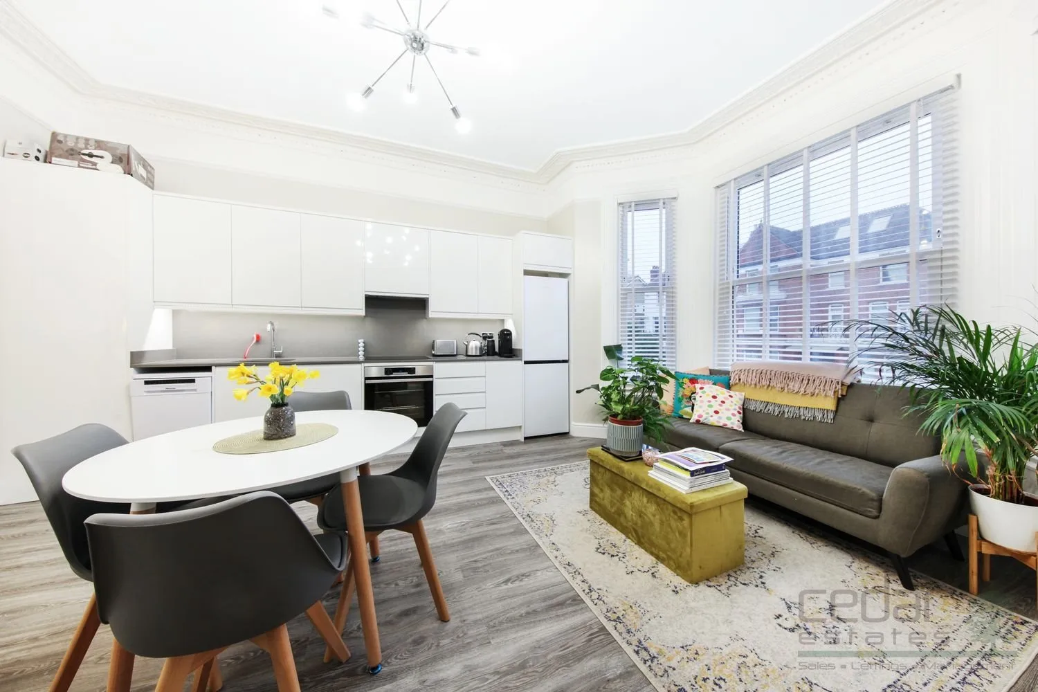 Flat Cleve Road in Greater London