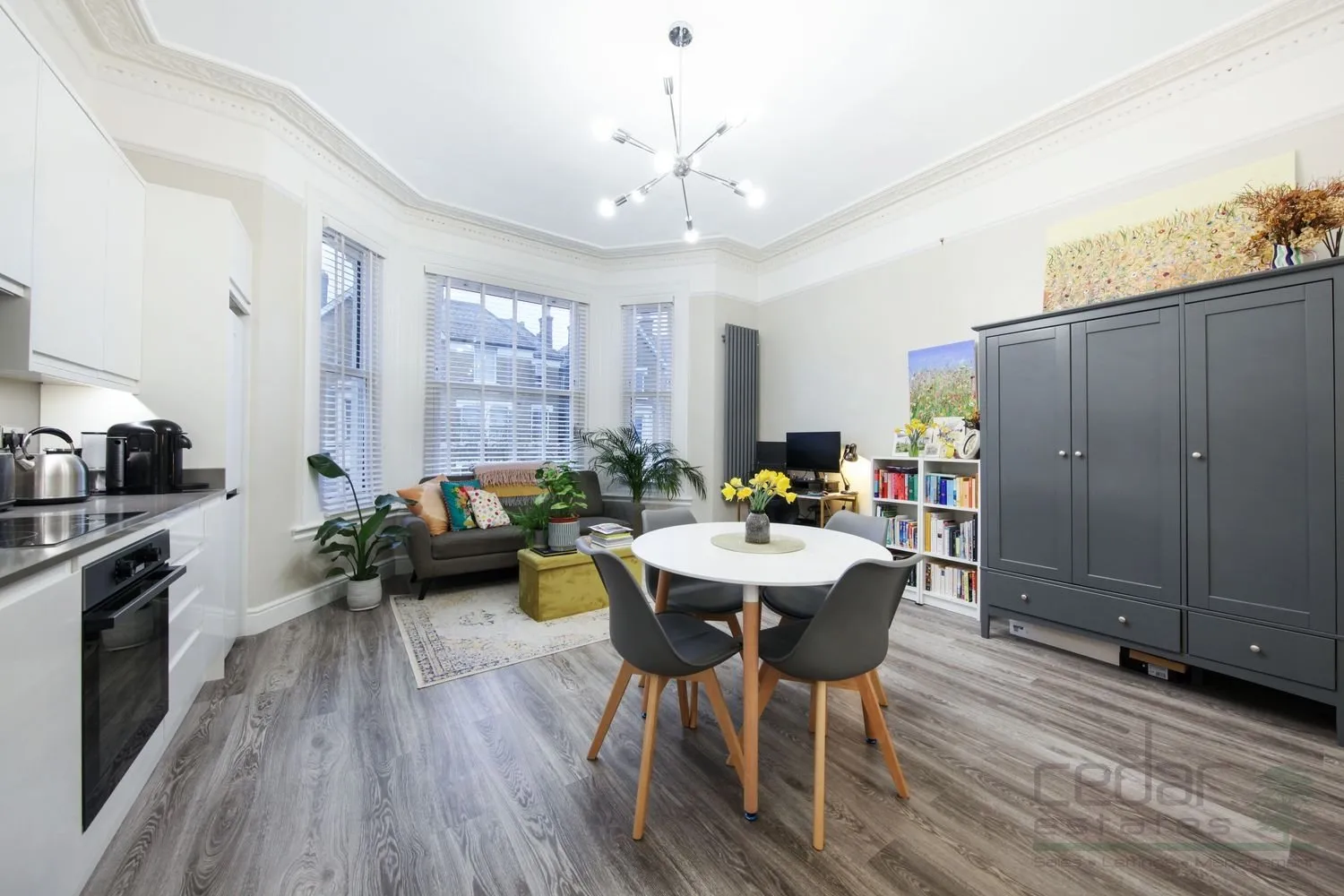 Flat Cleve Road in Greater London