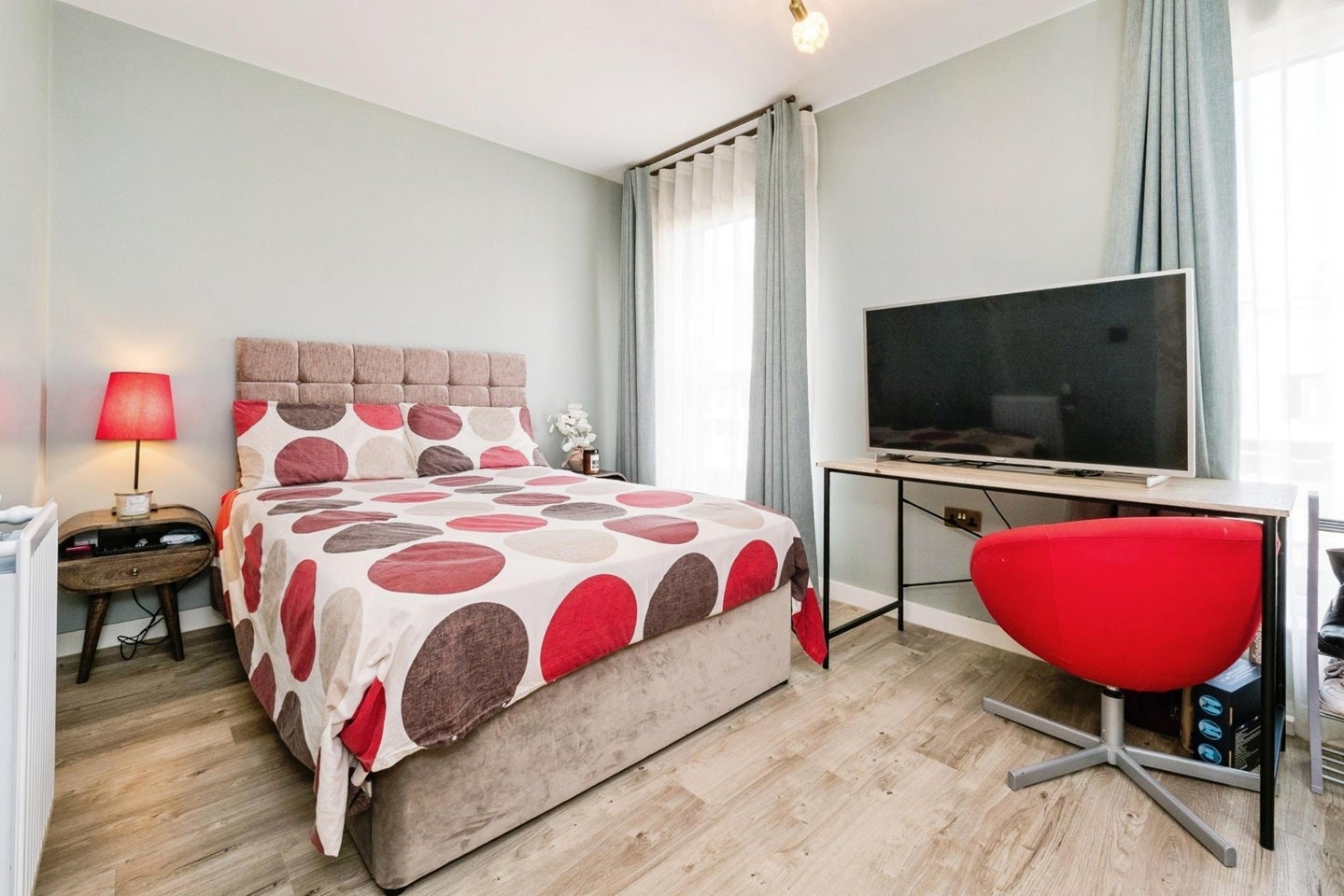 Room Shipbuilding Way in Greater London