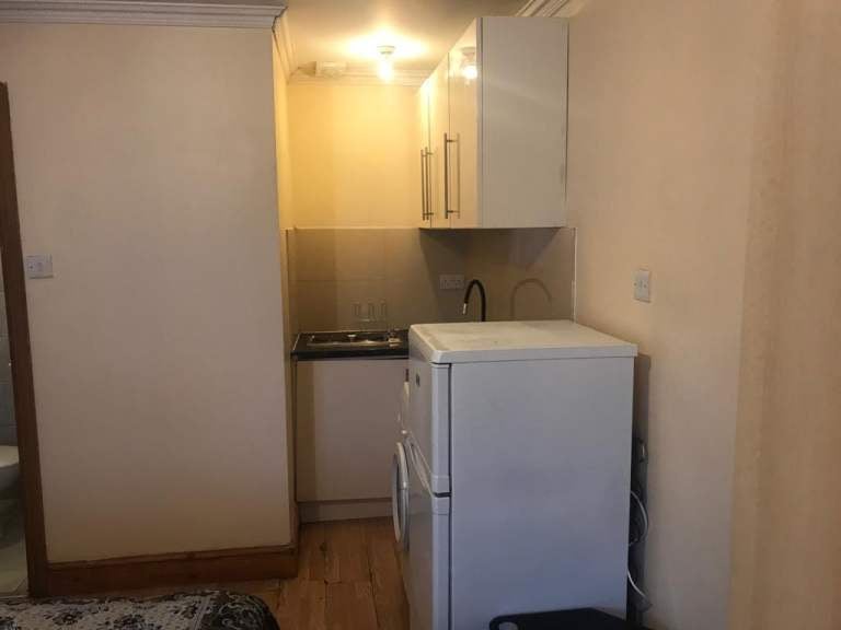 Room Kenton Road in Greater London