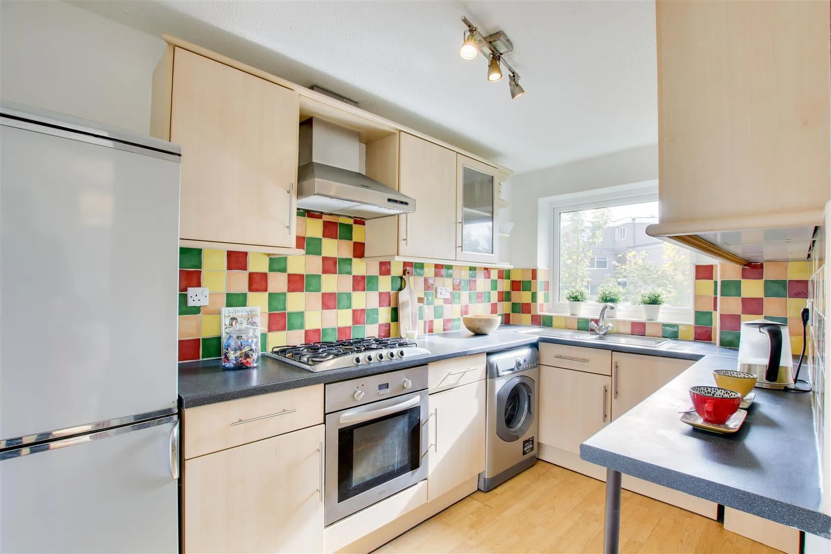 Flat Dunraven Drive in Greater London