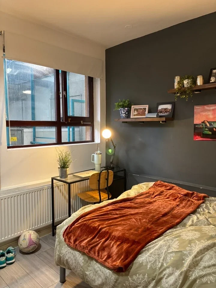 Room Harrison Street in Greater London