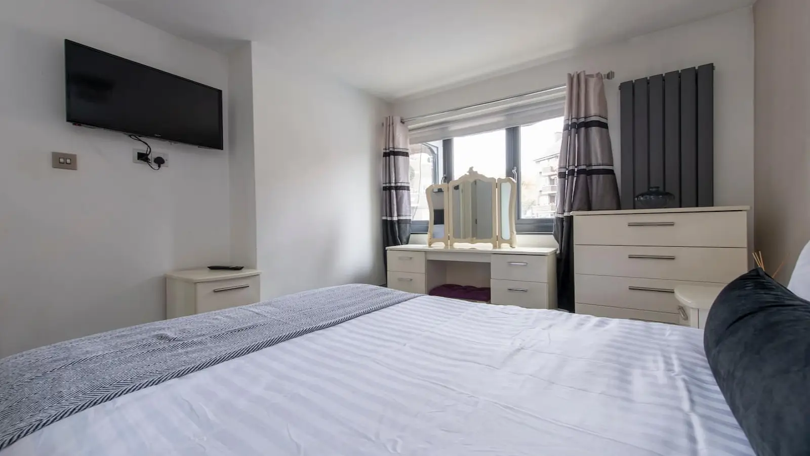 Flat Sister Mabel's Way in Greater London