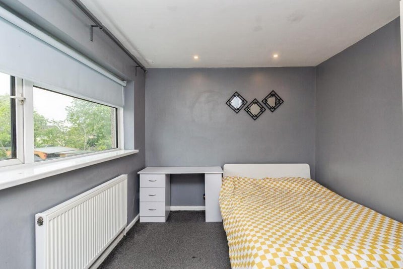 Room Tennyson Road in Stafford