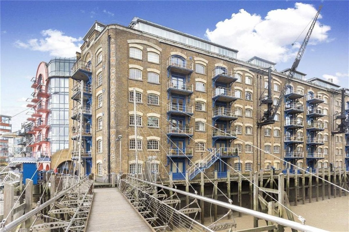 Flat Mill Street in Greater London