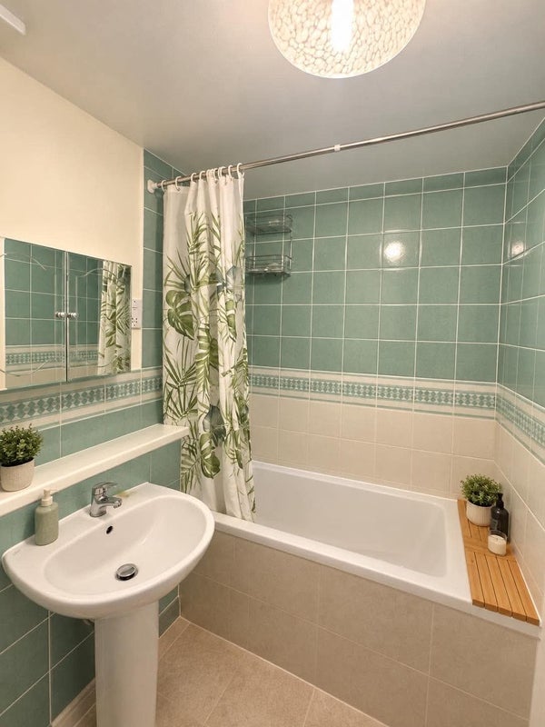 Room Plover Way in Greater London