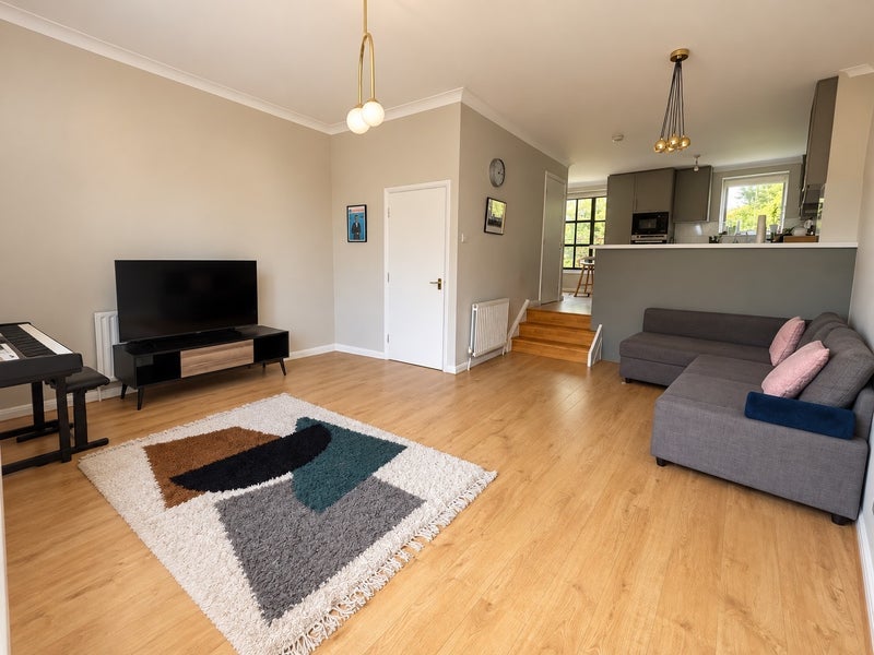 Room Plover Way in Greater London